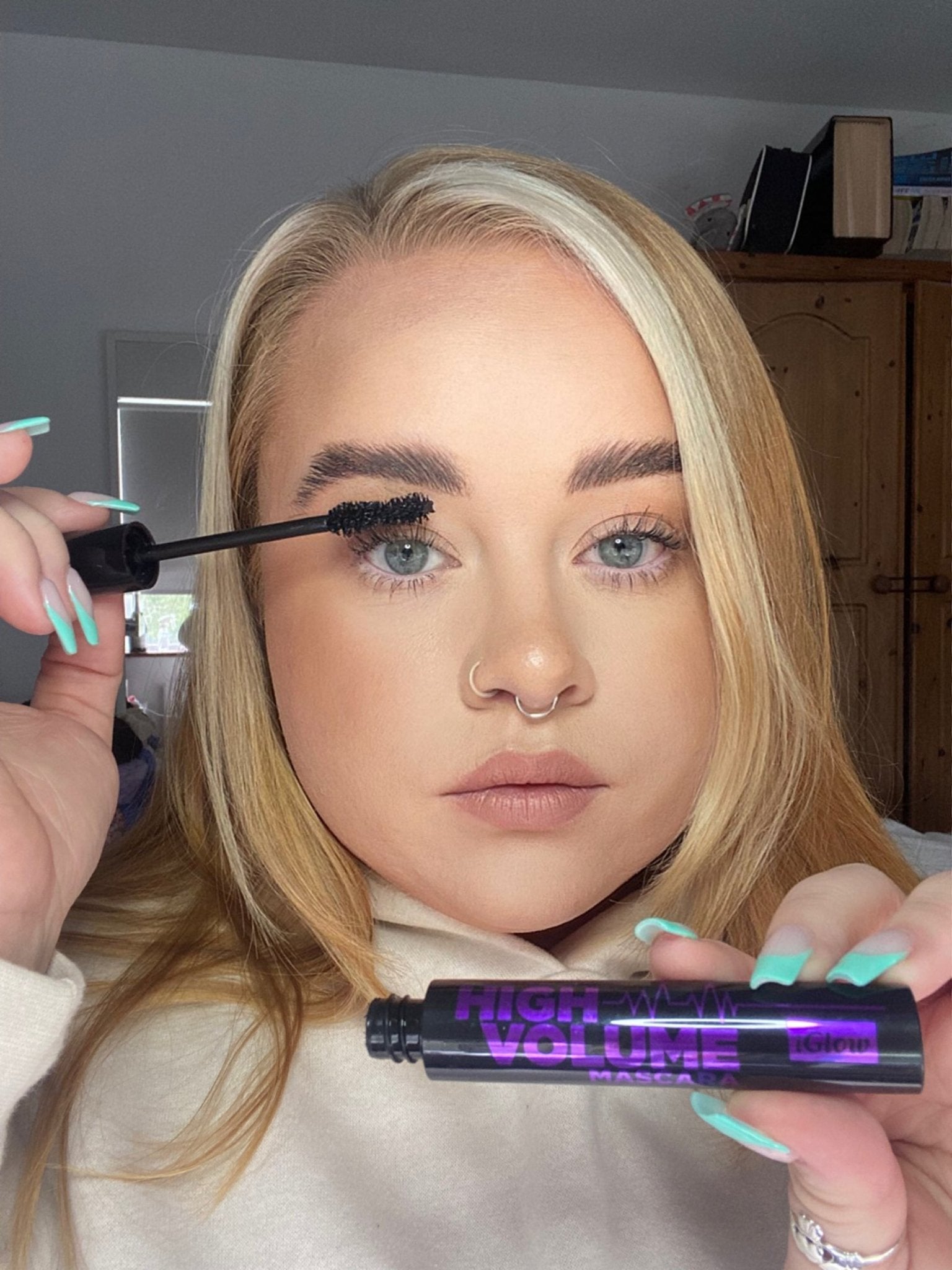 iGlow Lash Maximizer and iGlow High Volume Mascara - iGlow Cosmetics